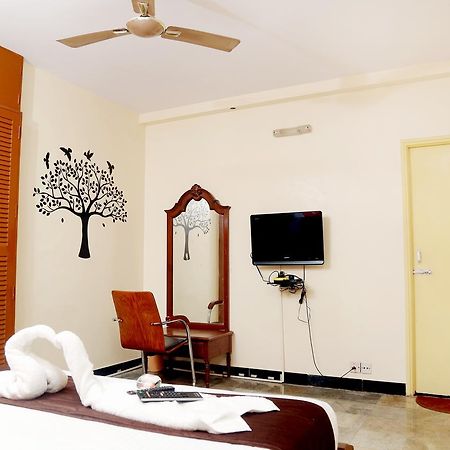 Rich Inn Suites - Next To Accord Metropolitian. เชนไน ภายนอก รูปภาพ
